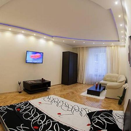 Apartament 1 Minute To Rynok Square Lwów Pokój zdjęcie